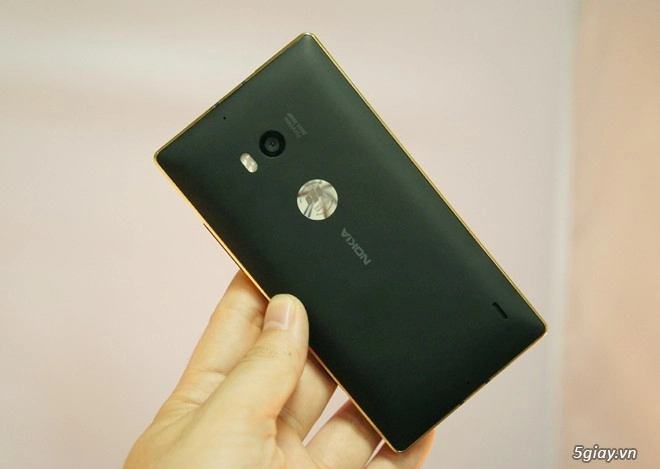 Cận cảnh lumia 930 mạ vàng tại việt nam - 4