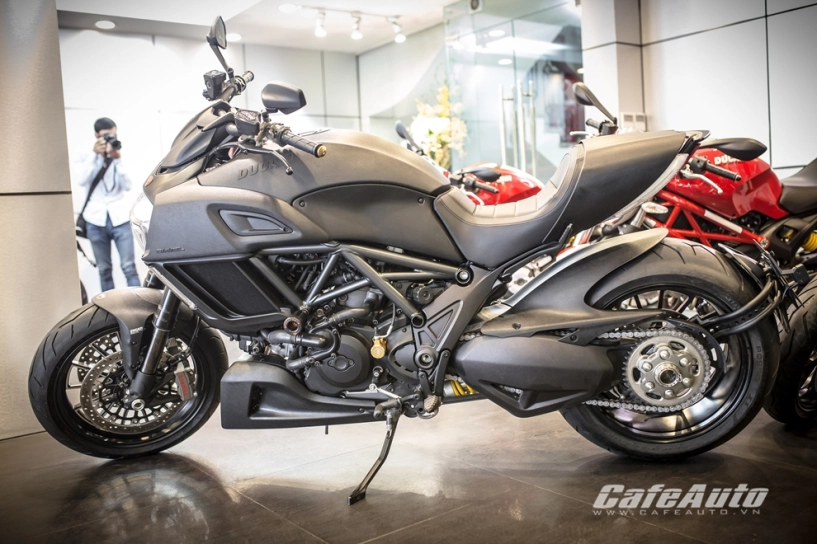 Cận cảnh từng chi tiết ducati diavel 2015 tại việt nam - 3