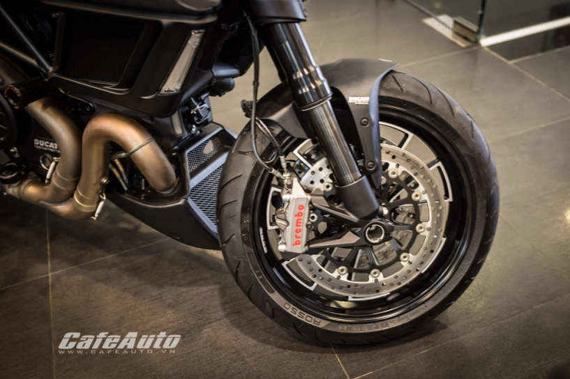 Cận cảnh từng chi tiết ducati diavel 2015 tại việt nam - 7