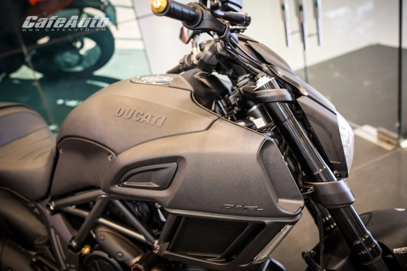 Cận cảnh từng chi tiết ducati diavel 2015 tại việt nam - 8