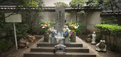Câu chuyện lời nguyền ma quái của ngôi mộ nghìn năm ở tokyo - 1