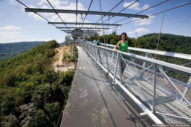 Cầu treo đi bộ dài nhất thế giới - 4