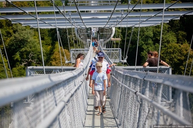 Cầu treo đi bộ dài nhất thế giới - 6