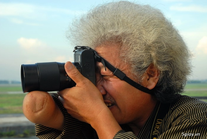 chân dung nhiếp ảnh người nghệ sĩ quốc tế 40 năm chụp ảnh bằng một tay - 1