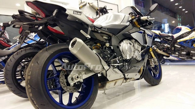 Chi tiết chiếc yamaha r1m 2015 thứ 2 tại việt nam - 6