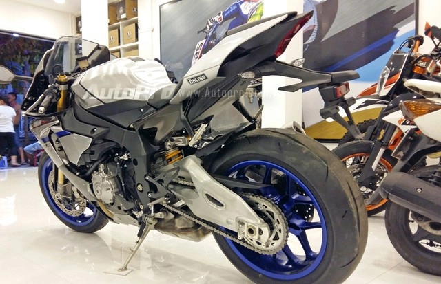 Chi tiết chiếc yamaha r1m 2015 thứ 2 tại việt nam - 7