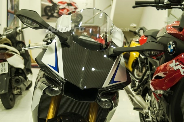 Chi tiết chiếc yamaha r1m 2015 thứ 2 tại việt nam - 9