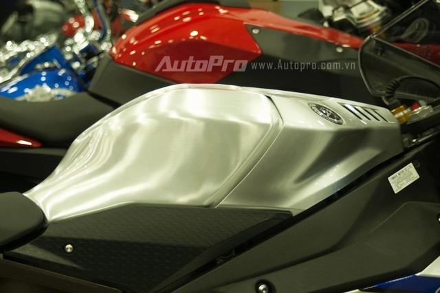 Chi tiết chiếc yamaha r1m 2015 thứ 2 tại việt nam - 11