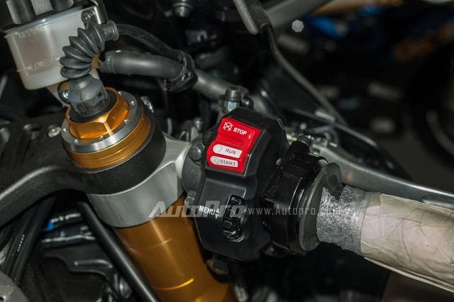 Chi tiết chiếc yamaha r1m 2015 thứ 2 tại việt nam - 15