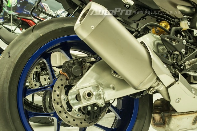 Chi tiết chiếc yamaha r1m 2015 thứ 2 tại việt nam - 22