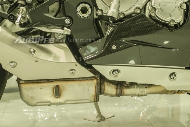 Chi tiết chiếc yamaha r1m 2015 thứ 2 tại việt nam - 24
