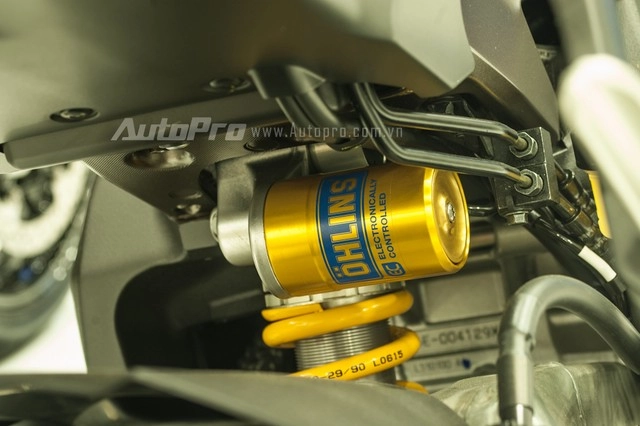 Chi tiết chiếc yamaha r1m 2015 thứ 2 tại việt nam - 26