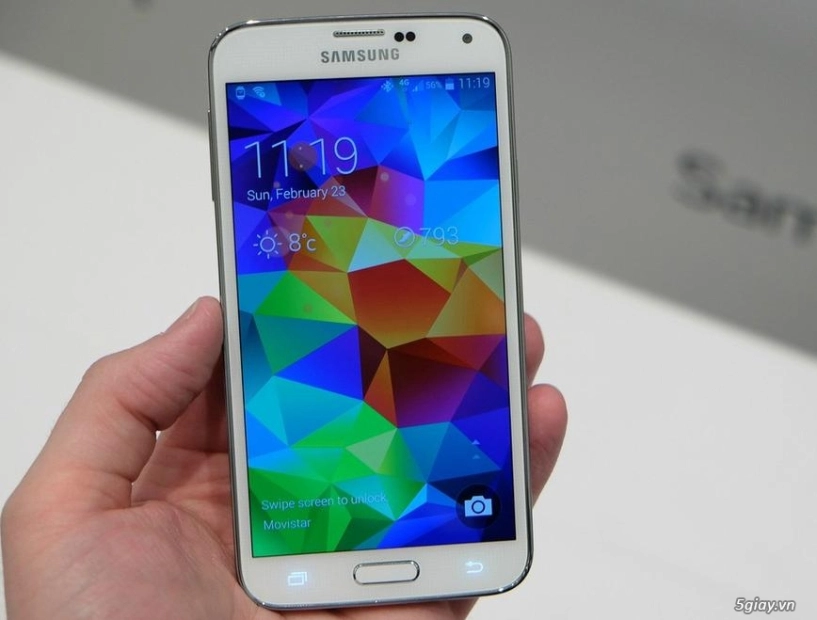 Chiếc samsung galaxy s5 xuất xưởng giá cao hơn iphone 5s - 1
