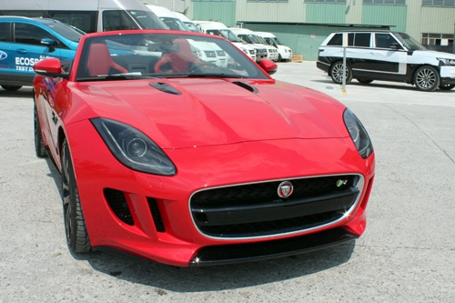 Chiêm ngưỡng jaguar f-type v8 r mui trần độc nhất ở sài gòn - 10