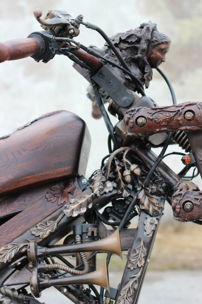 Chopper độ cực độc với bộ cánh được điêu khắc tinh xảo từ gỗ - 8