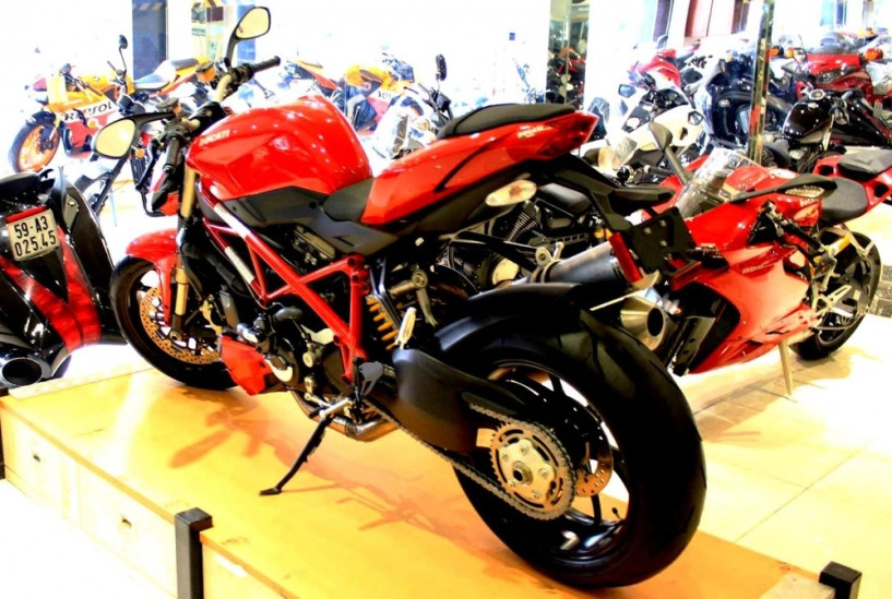 Clip ducati streetfighter 848 tại showroom motor sport - 2