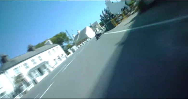 clip giải đua moto đường phố nguy hiểm nhất thế giới năm 2014 - 2