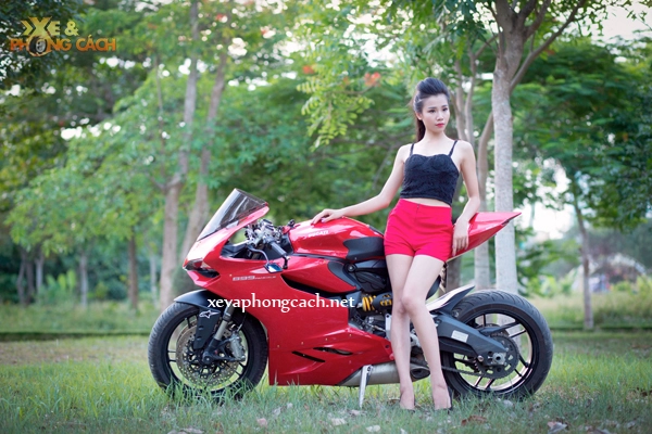 Cô nàng sexy gợi cảm trên chiếc ducati 899 panigale - 4