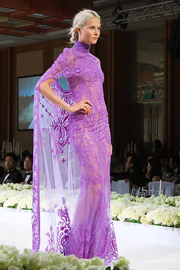 Công trí trình diễn cùng các nhà mốt haute couture châu a - 4