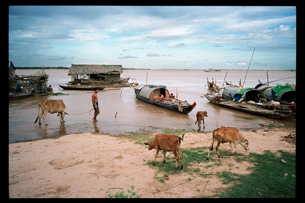 Cuộc sống bên dòng sông mekong huyền bí qua những bức ảnh - 9