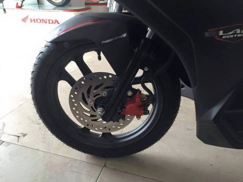 Cận cảnh honda air blade 2015 phiên bản màu mới giá không đổi - 3