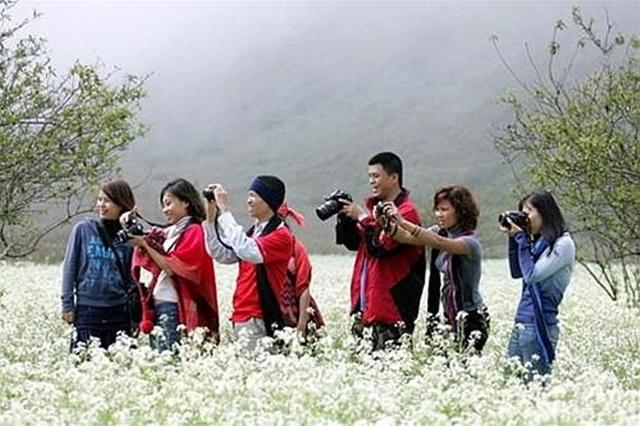 Đi tour chụp hình lấy quà của 2banh - 1