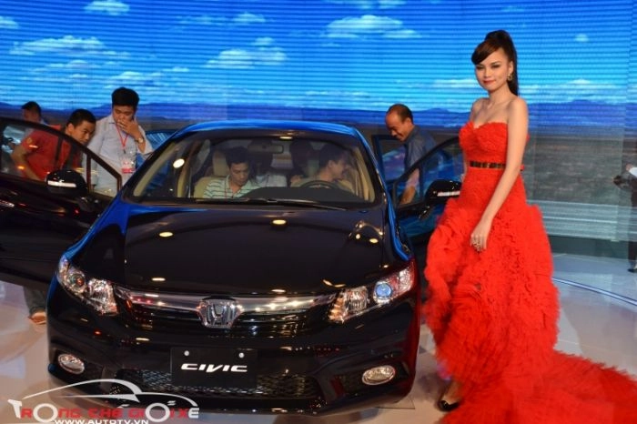 Diễm hương nổi bật tại lễ ra mắt honda civic 2012 tại hà nội - 3