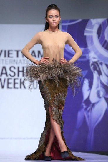 Đồ couture việt ra mắt tại vn international fashion week - 4