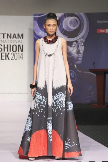 Đồ couture việt ra mắt tại vn international fashion week - 7