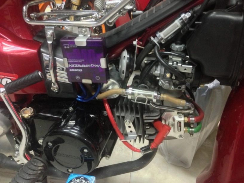 Dream đỏ độ chất cùng dàn xe khủng trong nhà - 6