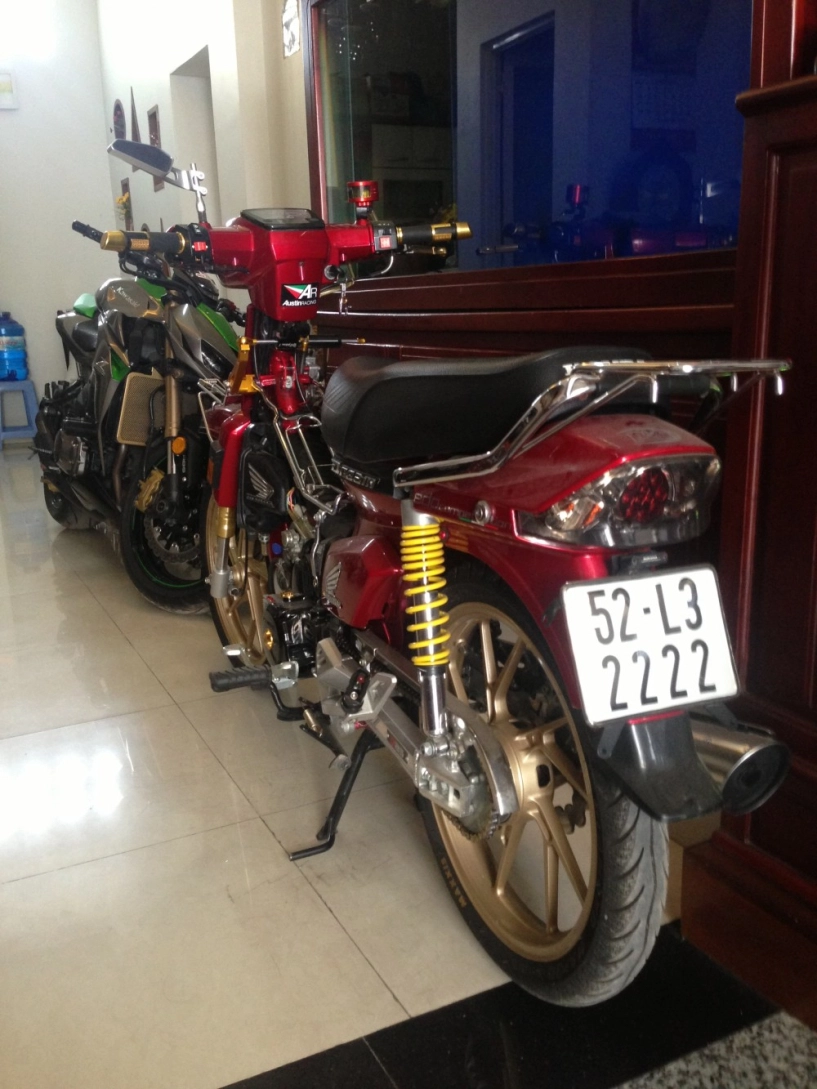 Dream đỏ độ chất cùng dàn xe khủng trong nhà - 12