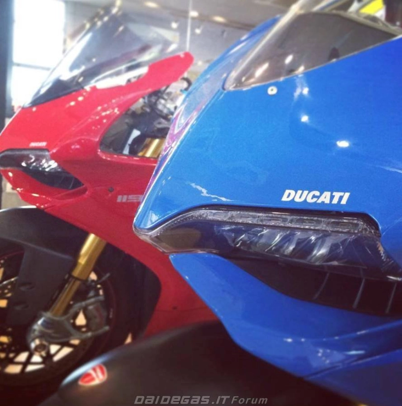 Ducati 1199 mang màu xanh biển đông - 2