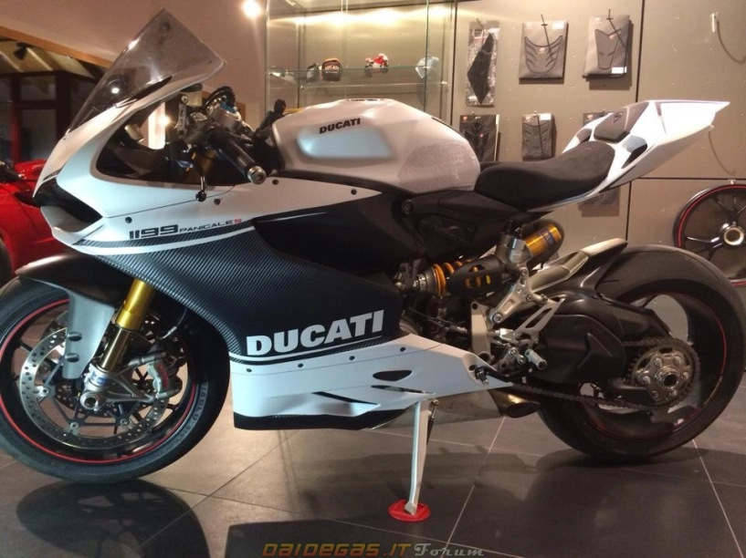Ducati 1199 panigale s black white - 1