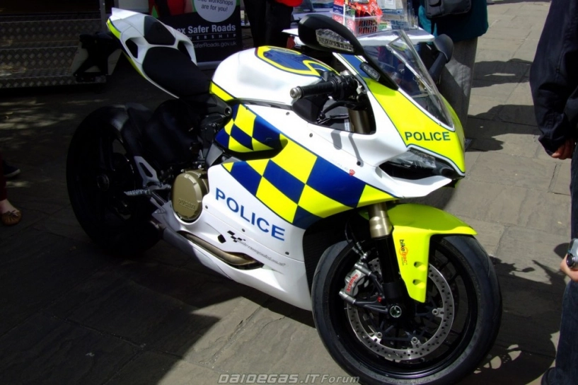 Ducati 1199 police quá mạnh cho đội cảnh sát - 6