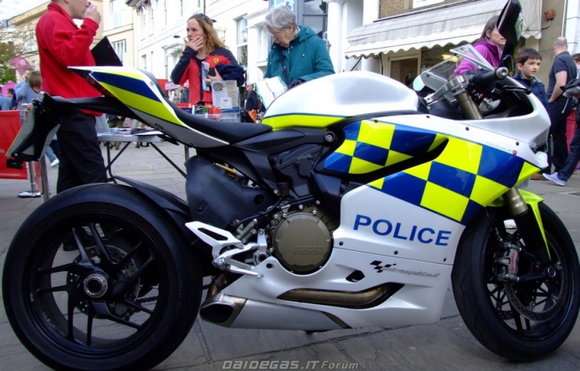 Ducati 1199 police quá mạnh cho đội cảnh sát - 7