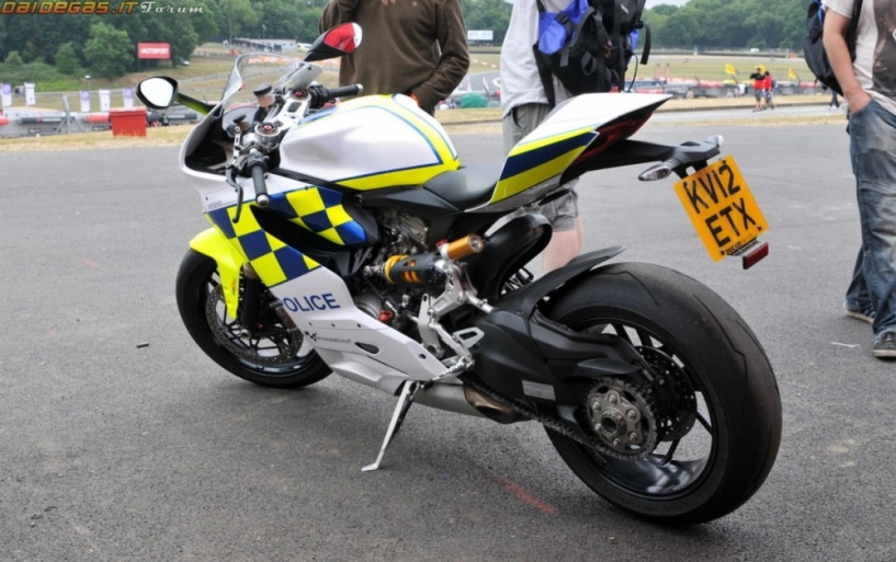 Ducati 1199 police quá mạnh cho đội cảnh sát - 8