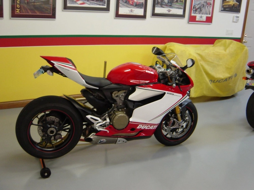 Ducati 1199 s panigale tricolore cỗ máy siêu lòng mọi con tim - 3