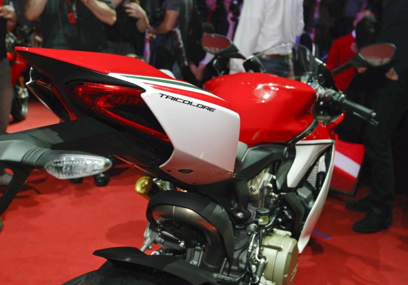 Ducati 1199 s panigale tricolore cỗ máy siêu lòng mọi con tim - 4