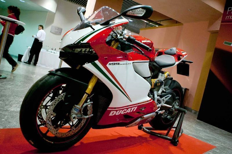 Ducati 1199 s panigale tricolore cỗ máy siêu lòng mọi con tim - 6