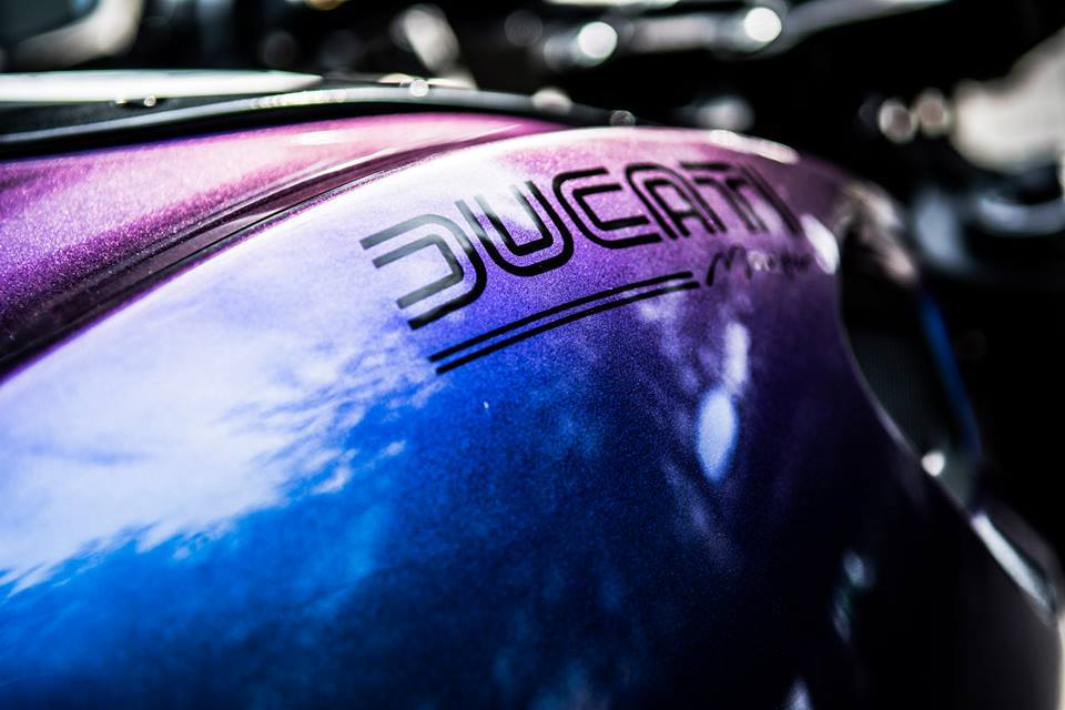 Ducati 795 lạ mắt với sơn chuyển màu - 5