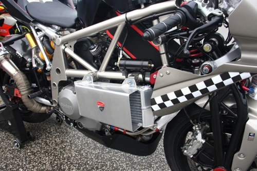 Ducati 848 độ độc nhất vô nhị - 4
