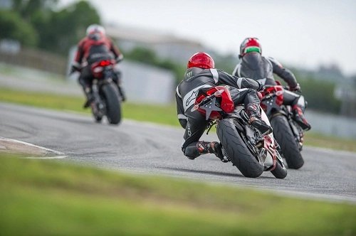 Ducati 899 panigale dành cho người mới bắt đầu chơi superbike - 6