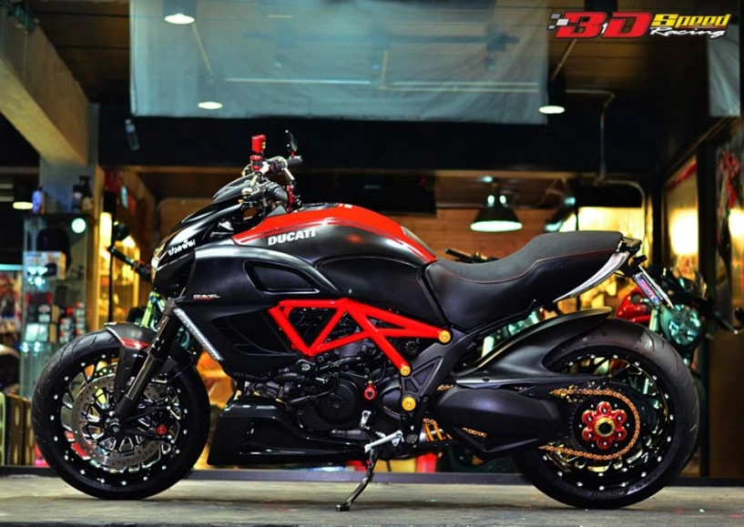 Ducati diavel 2015 độ siêu khủng với phiên bản carbon red - 1