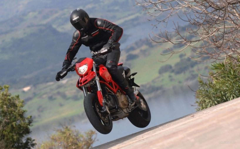 Ducati hypermotard 1100evo chú cào cào đường phố - 1