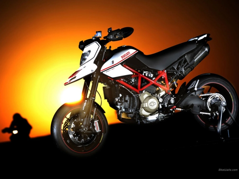 Ducati hypermotard 1100evo chú cào cào đường phố - 8