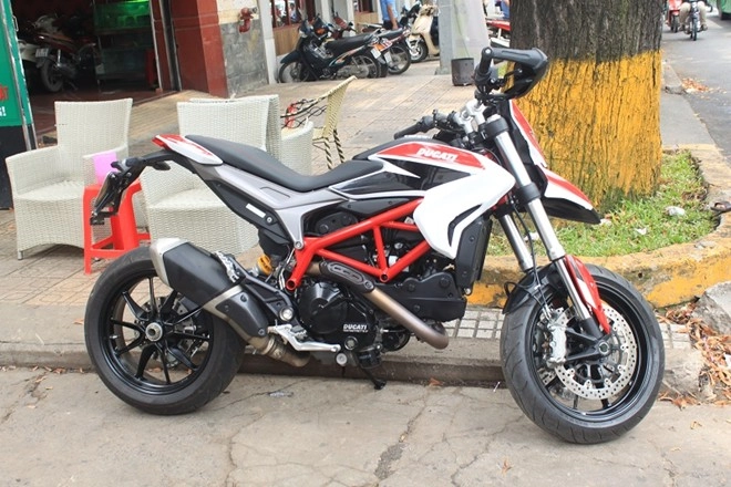 Ducati hypermotard 821 ông hoàng của nội thành tại sài gòn - 1