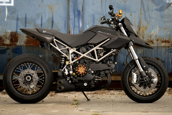 Ducati hypermotard cứng cáp với bản độ từ c2 design - 4