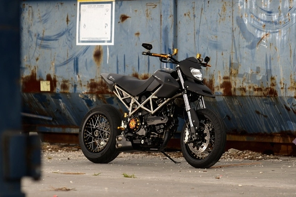 Ducati hypermotard cứng cáp với bản độ từ c2 design - 1