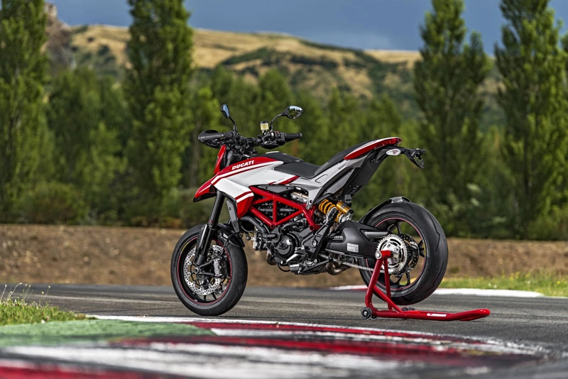 Ducati hypermotard sp 2015 chiếc xe không dành cho những người mới tập chơi - 3