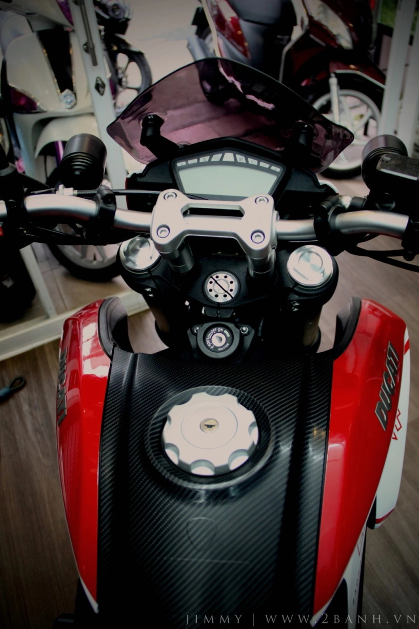 Ducati hyperstrada lung linh khoe sắc - 12